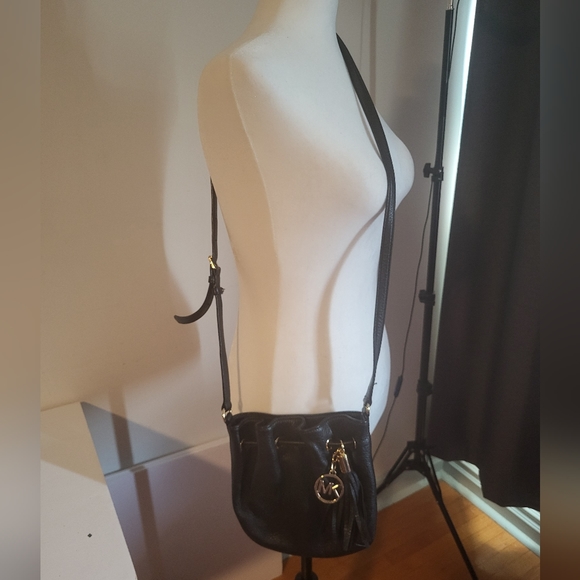 MICHAEL KORS BLACK LEATHER SMALL CROSSBODY - Picture 2 of 5